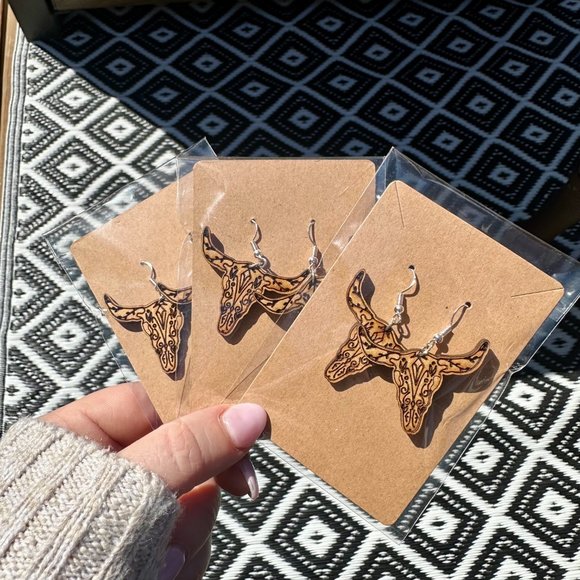 NEW Western Cow Skull Earrings - Picture 3 of 3